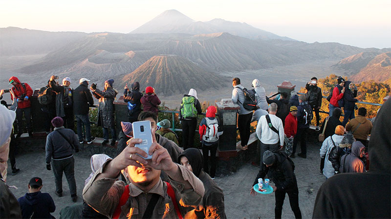 Wisatawan China Kian Ramai, Pemandu Wisata di Kawah Ijen Serius Pelajari Bahasa Mandarin