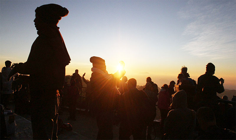 Wisatawan China Kian Ramai, Pemandu Wisata di Kawah Ijen Serius Pelajari Bahasa Mandarin