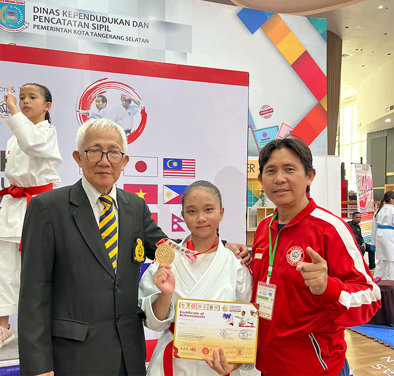 Stefanie, Pelajar SMP Sekolah Sentosa Perdana Sagulung Sabet 2 Emas Karate Asia-Pacific