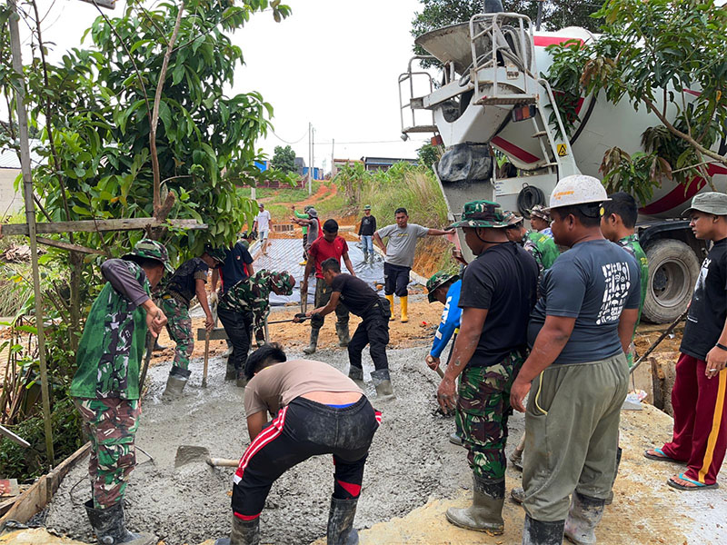 Bakti TMMD 125 Hadirkan Jalan Beton, Warga Sambau Ucapkan Terima Kasih untuk TNI