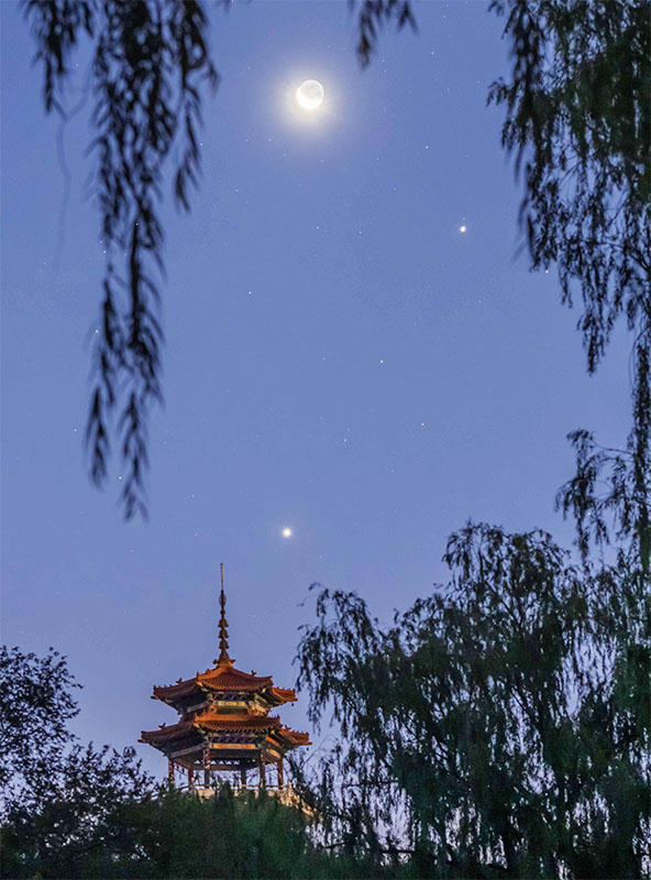 Menilik Fenomena Jupiter dan Venus Berdampingan dengan Bulan di Langit Heilongjiang, China Timur Laut