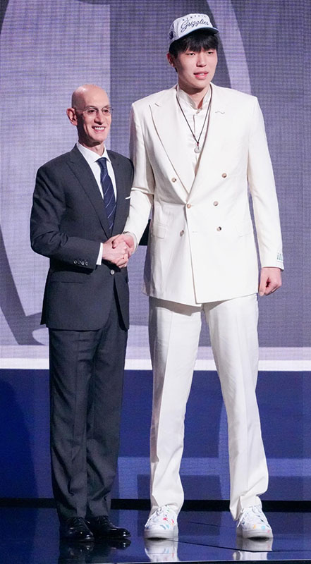 Yang Hansen: Dari Pilihan Draft yang Mengejutkan Menjadi Eksperimen Terberani NBA