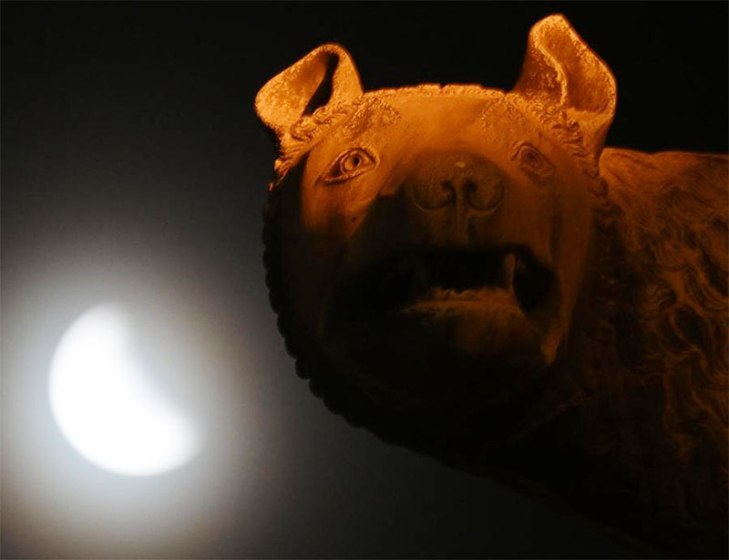 Mengintip Fenomena Gerhana Bulan Total di Berbagai Belahan Dunia