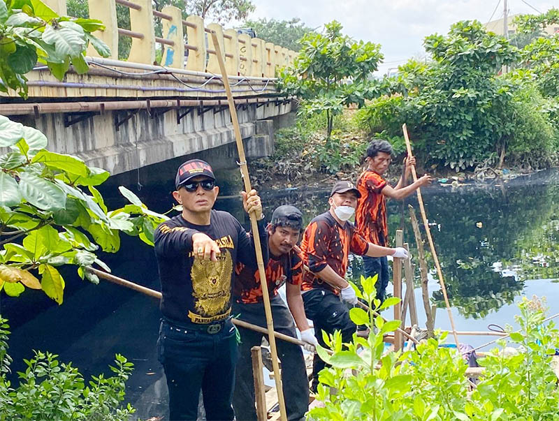 Pemuda Pancasila Kota Batam Kompak Bersihkan Sungai dan Drainase, Wujud Nyata Dukungan Terhadap Program Pemerintah