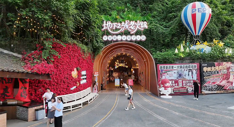 Kota Cyberpunk: "Hotpot Kota Bawah Tanah" di Chongqing Jadi Daya Tarik Wisatawan