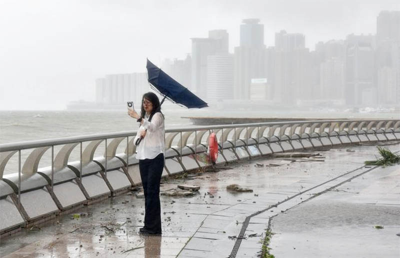 Hong Kong Turunkan Tingkat Peringatan usai Topan Ragasa Menjauh