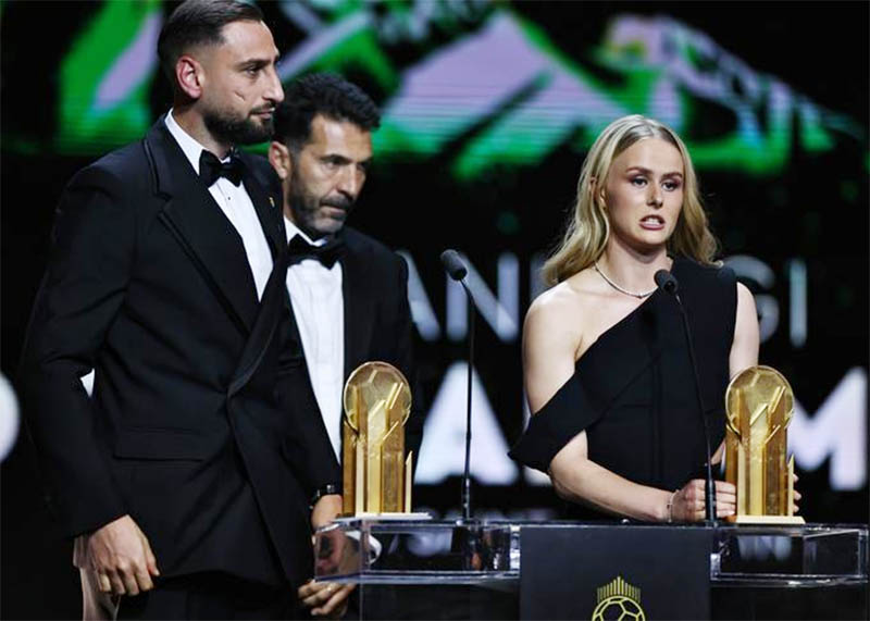 Striker PSG Ousmane Dembele Raih Penghargaan Ballon d'Or