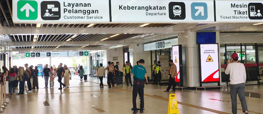 Dua Tahun Whoosh: Cerita dari Petugas Kebersihan hingga Keamanan Stasiun