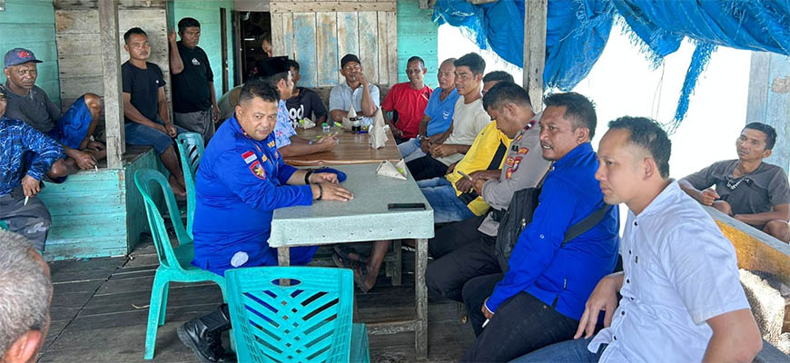 Jumat Curhat Polres Natuna dan PWI: Menyapa Nelayan Sepempang, Menjalin Keakraban di Tepi Laut