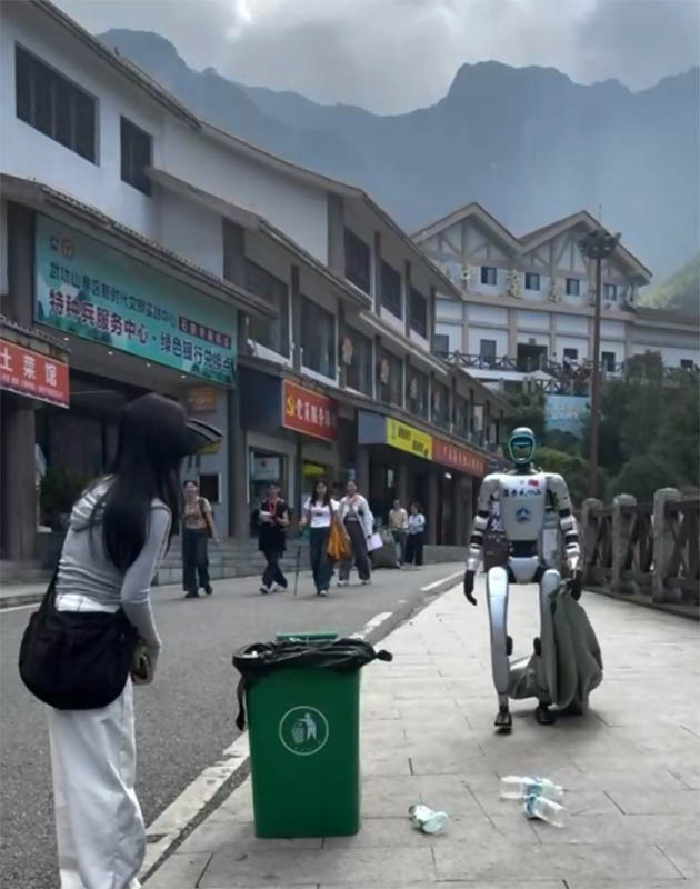 Robot Pembersih Dioperasikan di Kawasan Objek Wisata di China