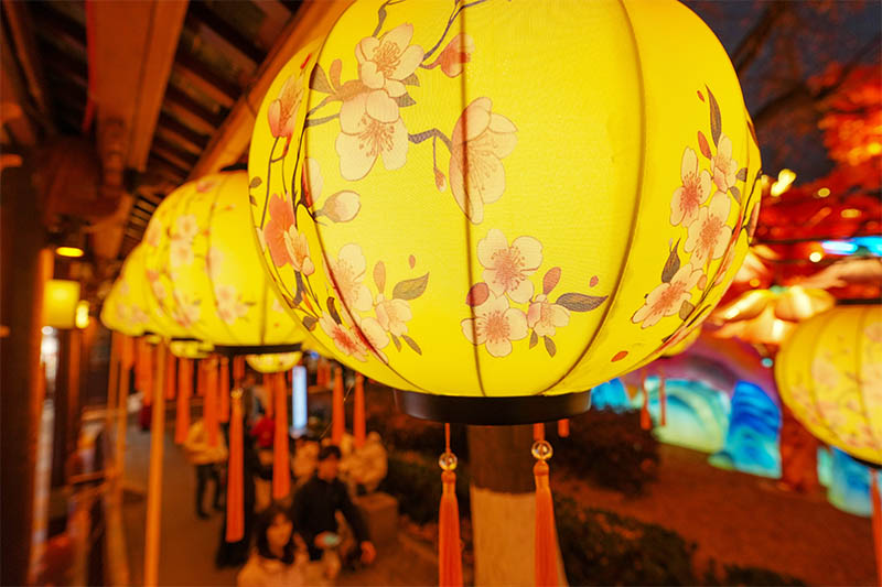 Jelang Tahun Baru, Deretan Lampion Terangi Kuil Konfusius di Nanjing
