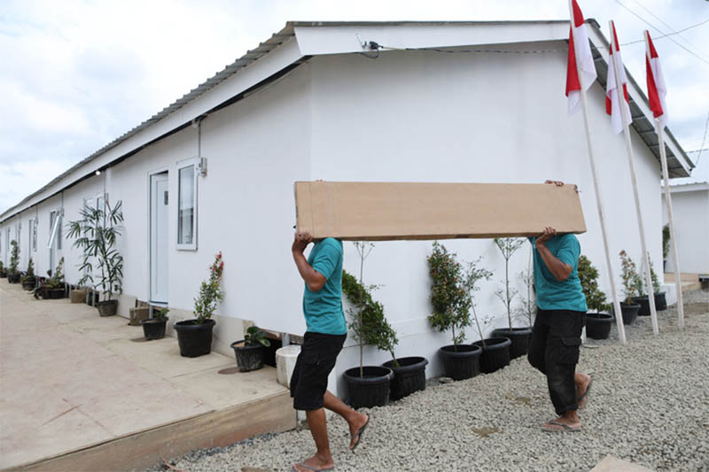 Warga Aceh Tamiang Bangun Huntara Pascabanjir
