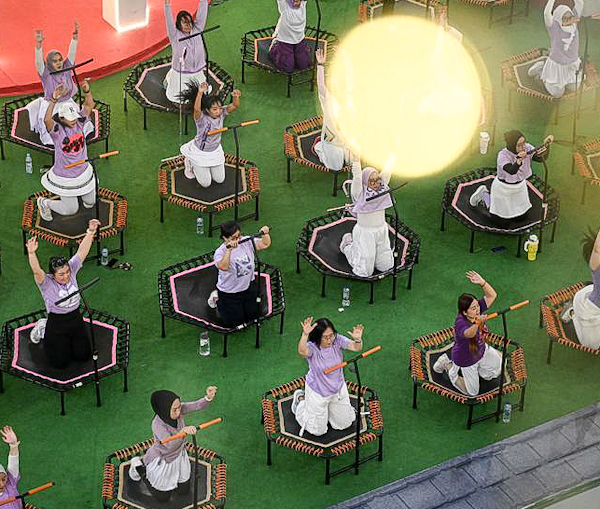 Album Asia: Senam Trampolin Makin Digemari di Indonesia