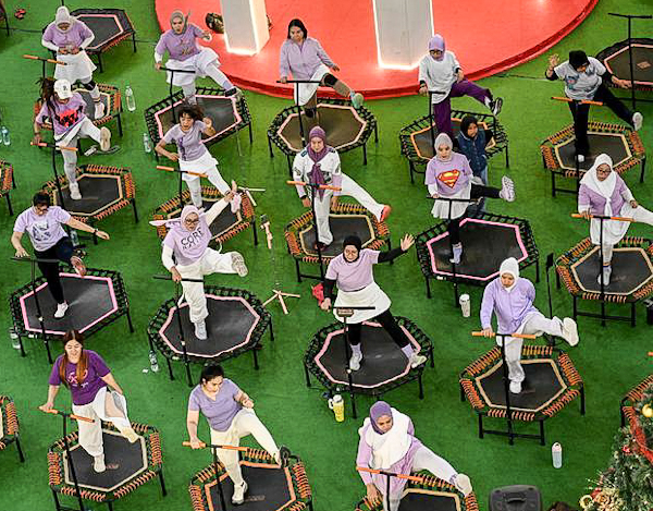 Album Asia: Senam Trampolin Makin Digemari di Indonesia