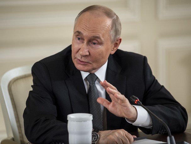 Putin Dukung Larangan Nasional untuk Penjualan Vape di Rusia