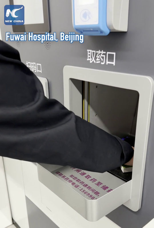Mengintip Apotek 24 Jam Berteknologi Robot di China