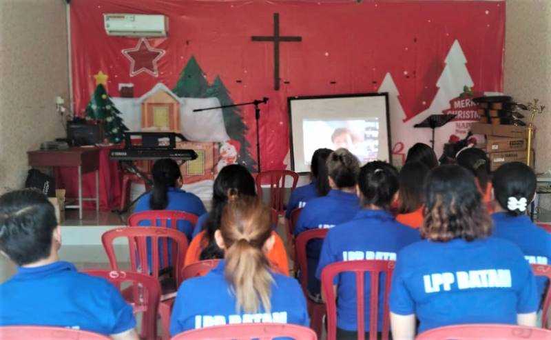 Warga Binaan Nasrani Lapas Perempuan Batam Ikuti Ibadah Jumat Agung Secara Virtual