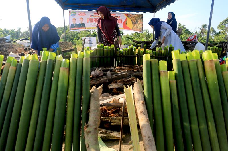 Menilik Kegiatan Bakar Lemang Massal di Kabupaten Aceh Barat Daya, Provinsi Aceh