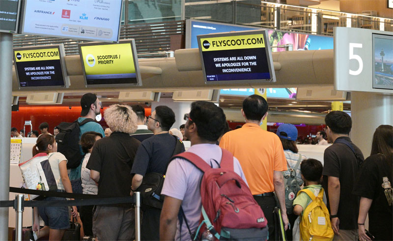 Bandara Changi Singapura Kerahkan Traktor Otonomos untuk Angkut Bagasi di Area Airside