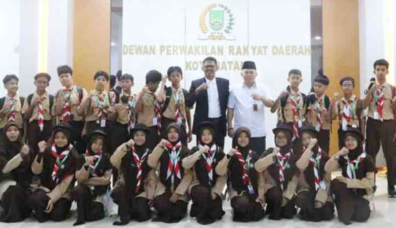SMPIT Alam Mutiara Insani Studi Edukasi ke DPRD Batam