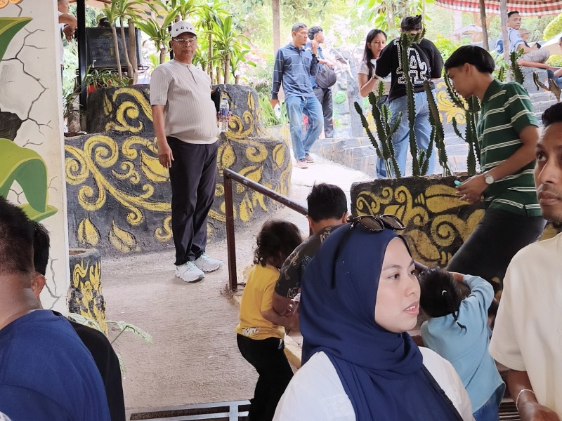 Libur Idul Adha, Warga Malaysia dan Singapura Ramai Melancong ke Puncak Beliung