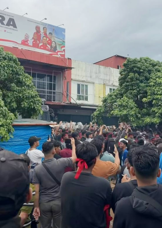 Massa “Serbu” Kantor Ormas LSM LIRA, Yusril Kota Bantah Tuntutan Warga