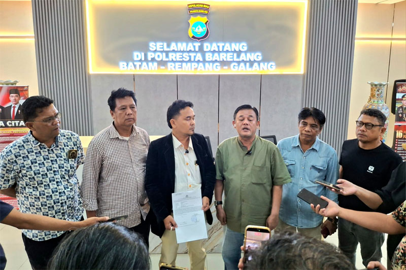 Lintong Didampingi PWI Kepri Resmi Laporkan HH Club ke Polisi