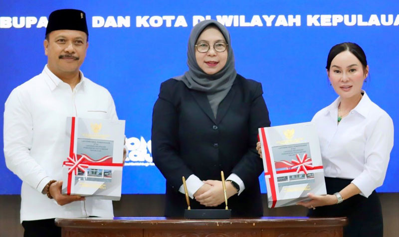Wakil Ketua DPRD Batam Dampingi Plh Walikota Batam Terima WTP ke-14 Kali Berturut-turut