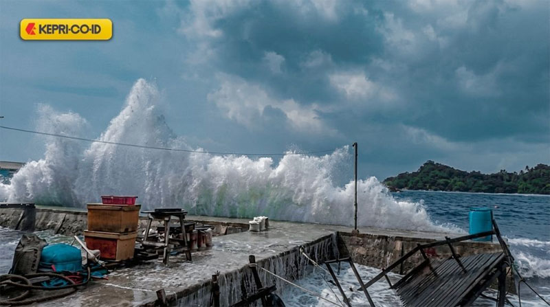 Cuaca Ekstrem, Gelombang Laut 5 Meter Hantam Desai Lingai