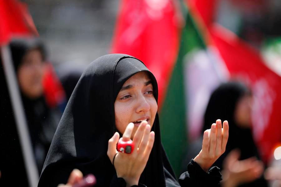 Suasana Haru Iringi Penghormatan Terakhir bagi Mendiang Pemimpin Tertinggi Iran