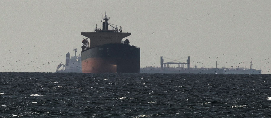 AS Lancarkan Gelombang Ketiga Serangan terhadap Iran, setelah Sebuah Kapal Diserang di Selat Hormuz