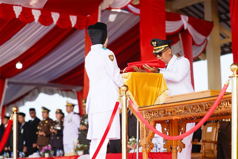 Pimpin Upacara HUT ke-81 RI di Coastal Area, Bupati Karimun Gaungkan Semangat “Guyub Rukun” Menuju Indonesia Berdaulat, Adil, dan Makmur
