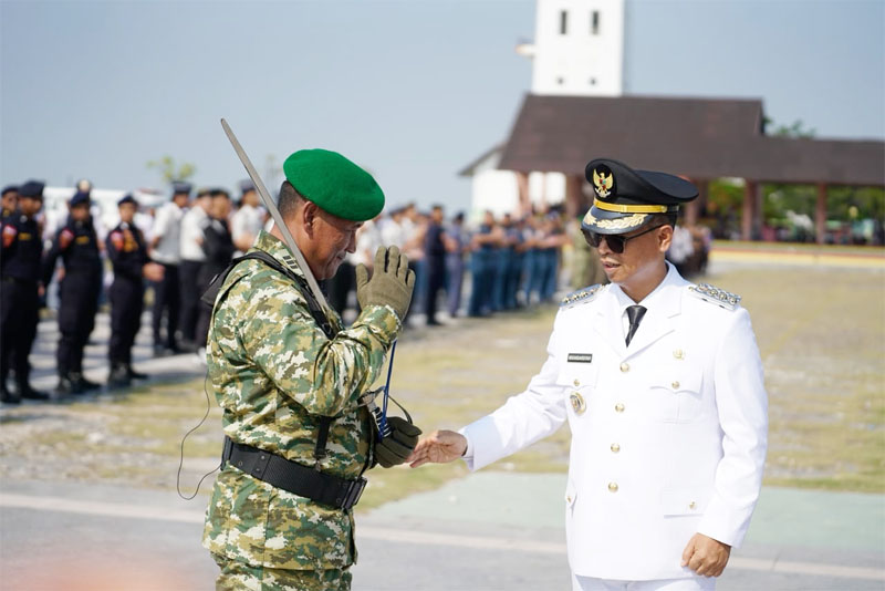 Pimpin Upacara HUT ke-81 RI di Coastal Area, Bupati Karimun Gaungkan Semangat "Guyub Rukun" Menuju Indonesia Berdaulat, Adil, dan Makmur