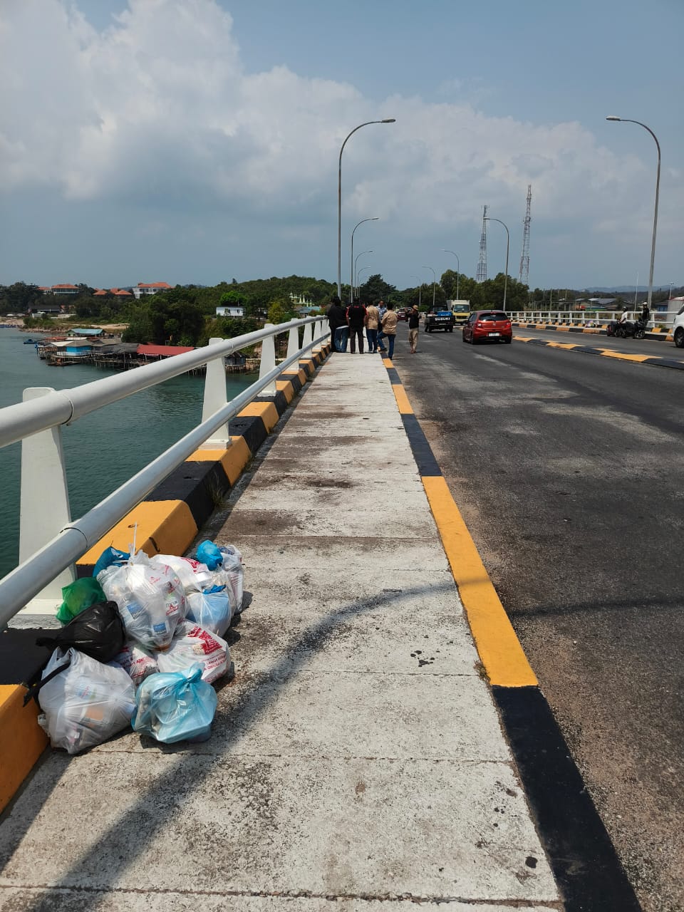 Sampah Menumpuk di Jembatan 2 Barelang, Rusak Spot Pariwisata Batam