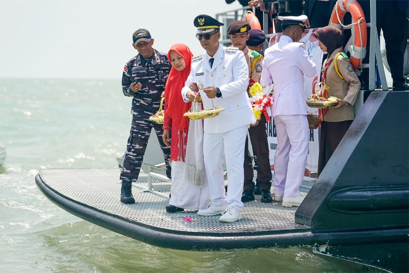 Menjaga Api Nasionalisme di Perbatasan: Pemkab Karimun Gelar Upacara Tabur Bunga di Laut Peringati HUT ke-81 RI