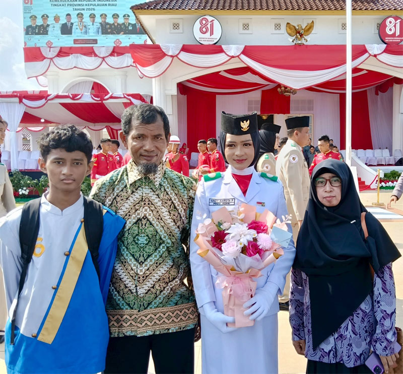 Dari Pangkalan Ojek, Nindy Kibarkan Merah Putih: Perjuangan Anak Tukang Ojek Menjadi Paskibraka Kepri