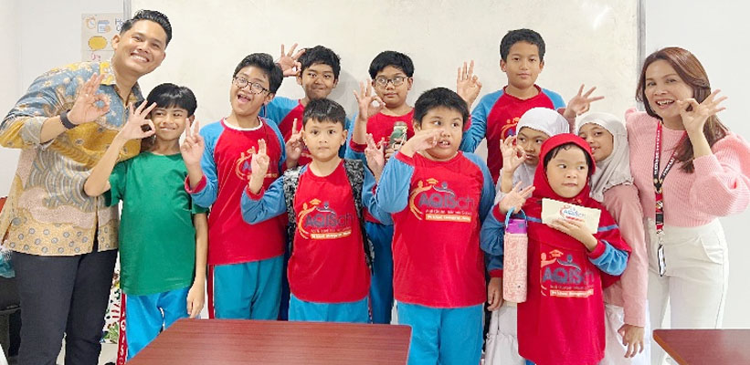 Team Ad Hoc Fundraising Perwara Indonesia Gelar Pelatihan Public Speaking di AQISch Primary School