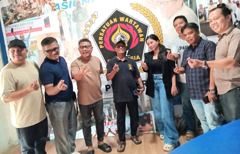 Ayu Aulia Kunjungi Graha PWI Kepri Curhat Hubungannya dengan Bupati Bintan Roby Kurniawan