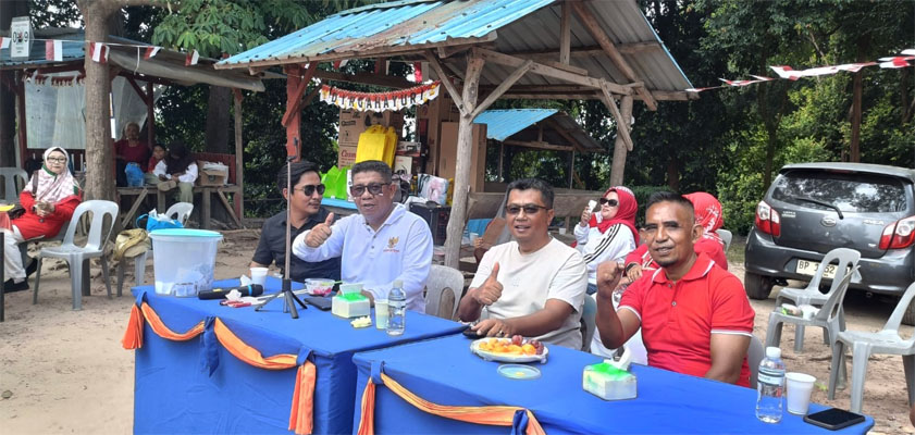 Lurah Tanjungpinggir Jemput Bola, Hadirkan Layanan IKD dan Cek Bansos Lebih Dekat ke Warga