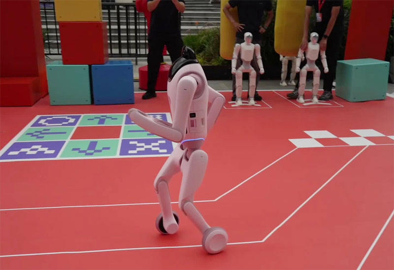Robot T1 PrimeBOT Pamerkan Kelincahan Berseluncur di Shanghai