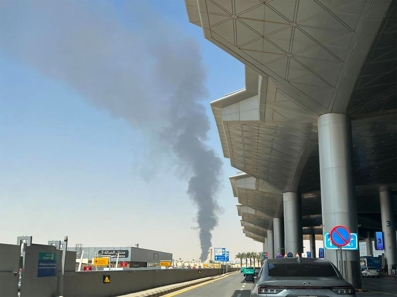 Serangan di Bandara Riyadh Tewaskan 12 Orang dan Lukai 309 Lainnya saat Houthi-Arab Saudi Saling Serang
