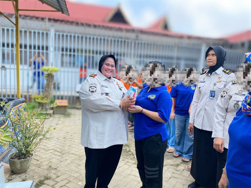 Kalapas Perempuan Batam bagi Perlengkapan Mandi kepada Warga Binaan