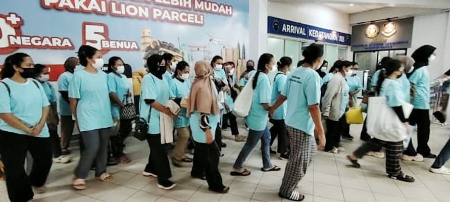 Kawal Hak Pekerja Migran, KJRI Johor Bahru Dampingi Deportasi 114 WNI ke Tanah Air